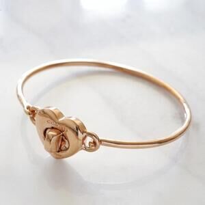 Coach Turnlock Heart Bracelet Rose Gold